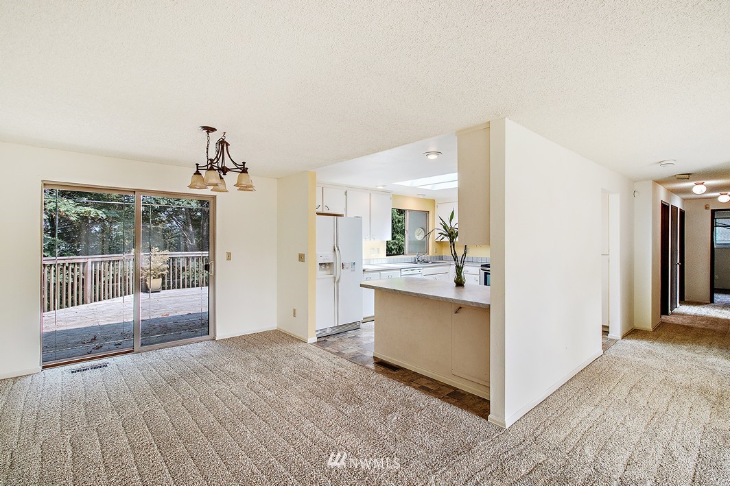 1651 Monroe Court Southeast Renton, WA 98058 - Photo 4 of 21 Gallery Image 4