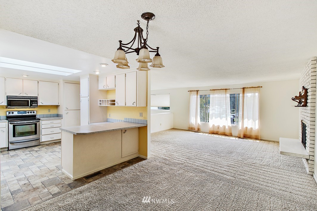 1651 Monroe Court Southeast Renton, WA 98058 - Photo 5 of 21 Gallery Image 5