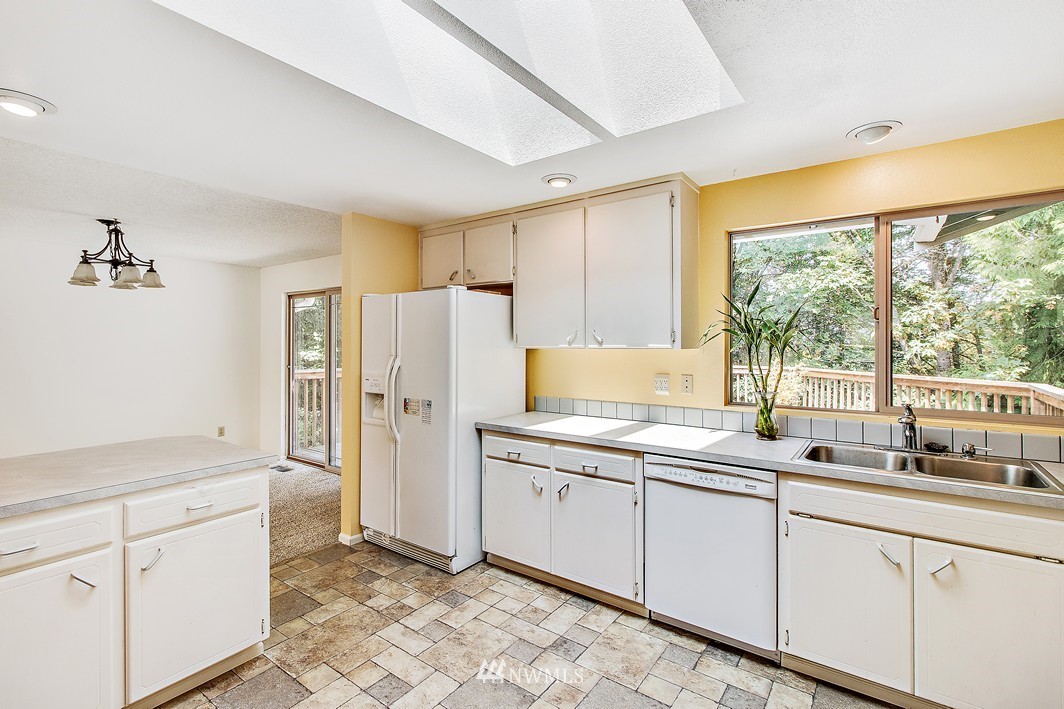 1651 Monroe Court Southeast Renton, WA 98058 - Photo 7 of 21 Gallery Image 7