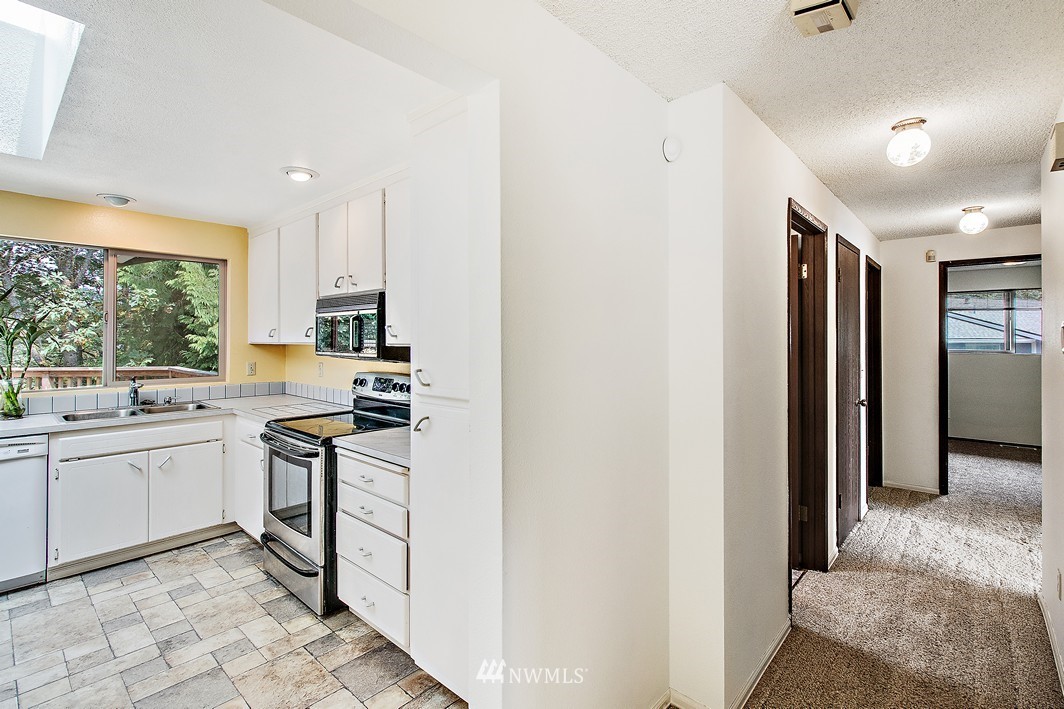 1651 Monroe Court Southeast Renton, WA 98058 - Photo 8 of 21 Gallery Image 8