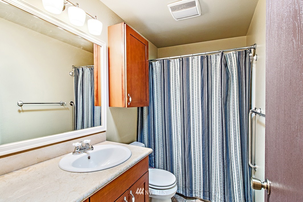 1651 Monroe Court Southeast Renton, WA 98058 - Photo 9 of 21 Gallery Image 9