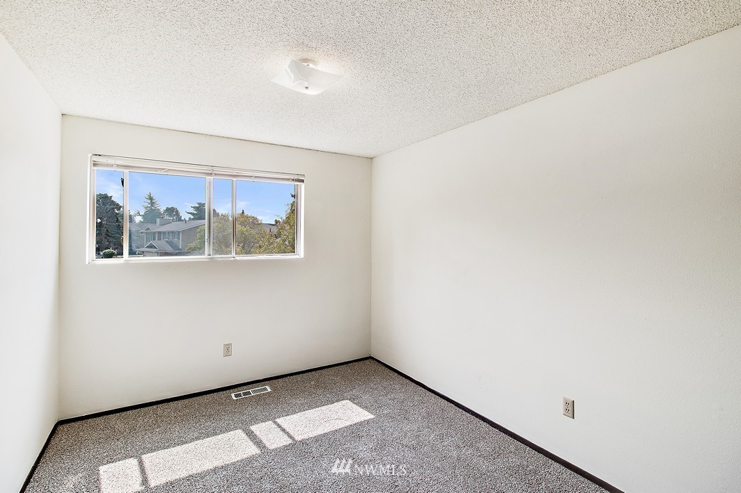1651 Monroe Court Southeast Renton, WA 98058 - Photo 10 of 21 Gallery Image 10