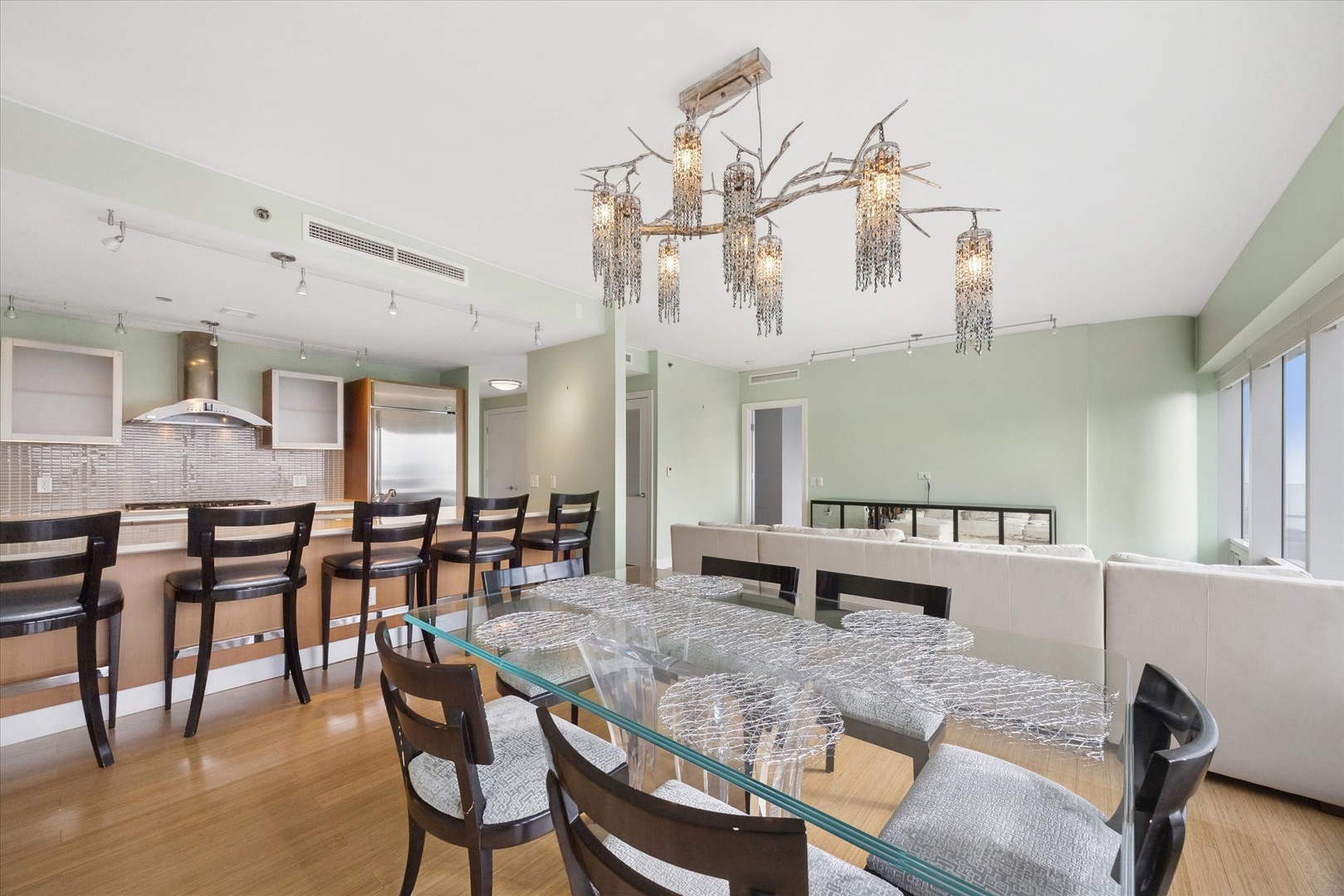 340 East Randolph Street, Unit 905 Chicago, IL 60601 - Photo 8 of 31 Gallery Image 8