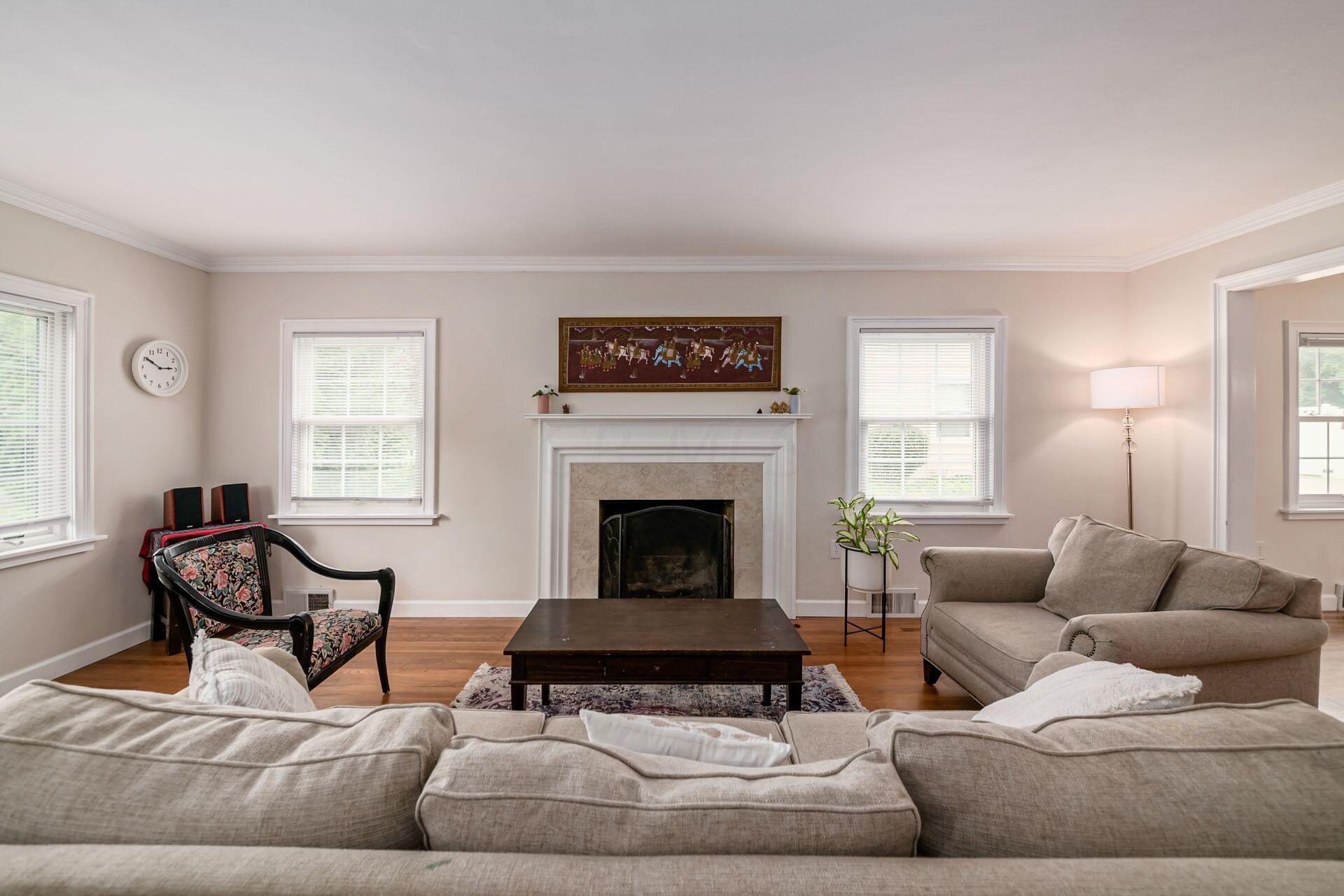281 South Broadleigh Road Columbus, OH 43209 - Photo 9 of 44 010__L 281 S Broadleigh Rd024