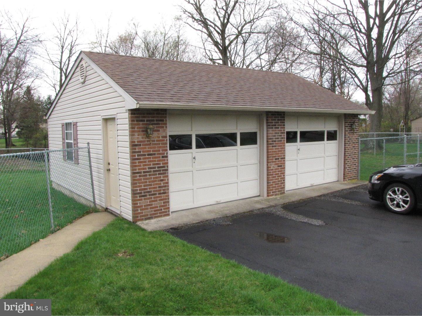 640 Claire Road Warminster, PA 18974 - Photo 3 of 22 Garage