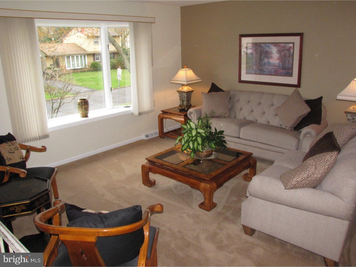 640 Claire Road Warminster, PA 18974 - Photo 4 of 22 Living Room
