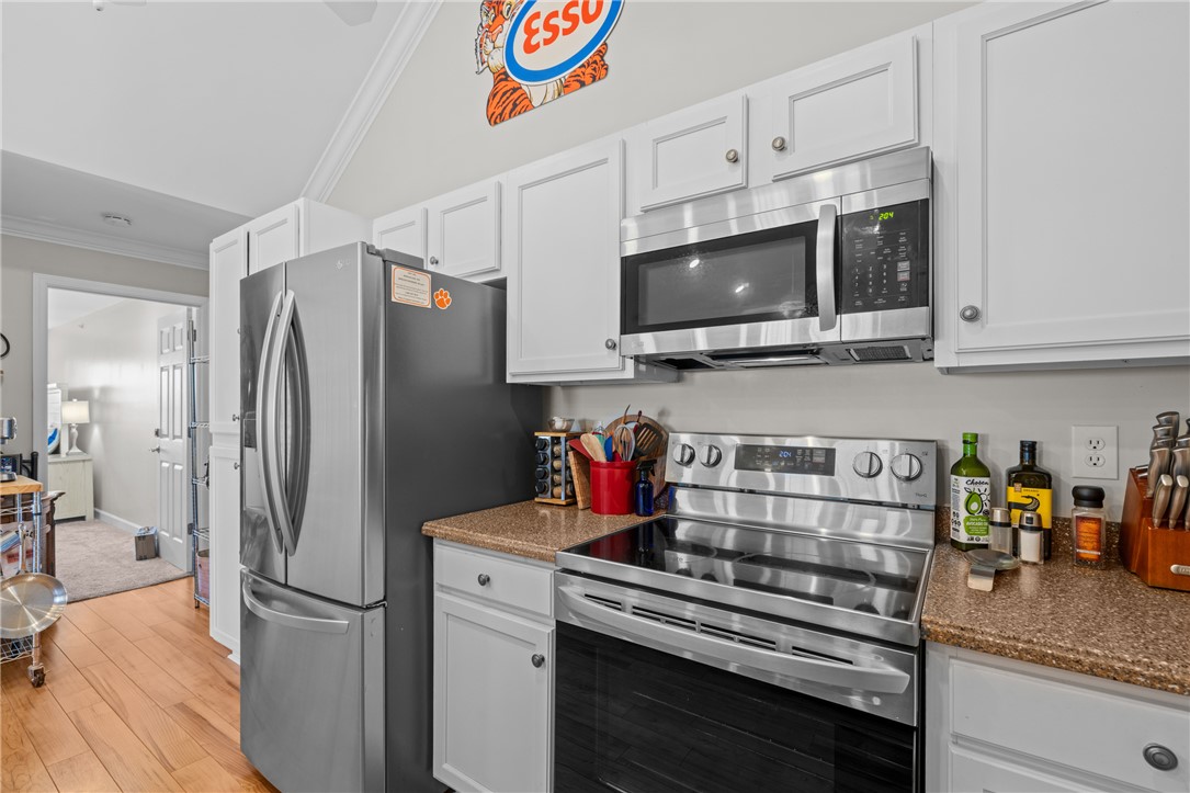 433 Harts Cove Way Seneca, SC 29678 - Photo 6 of 24 New stainless steel appliances