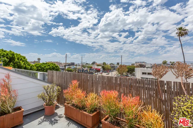 $1,225,000 | 615 Hampton Drive, Unit A304, Venice, CA 90291