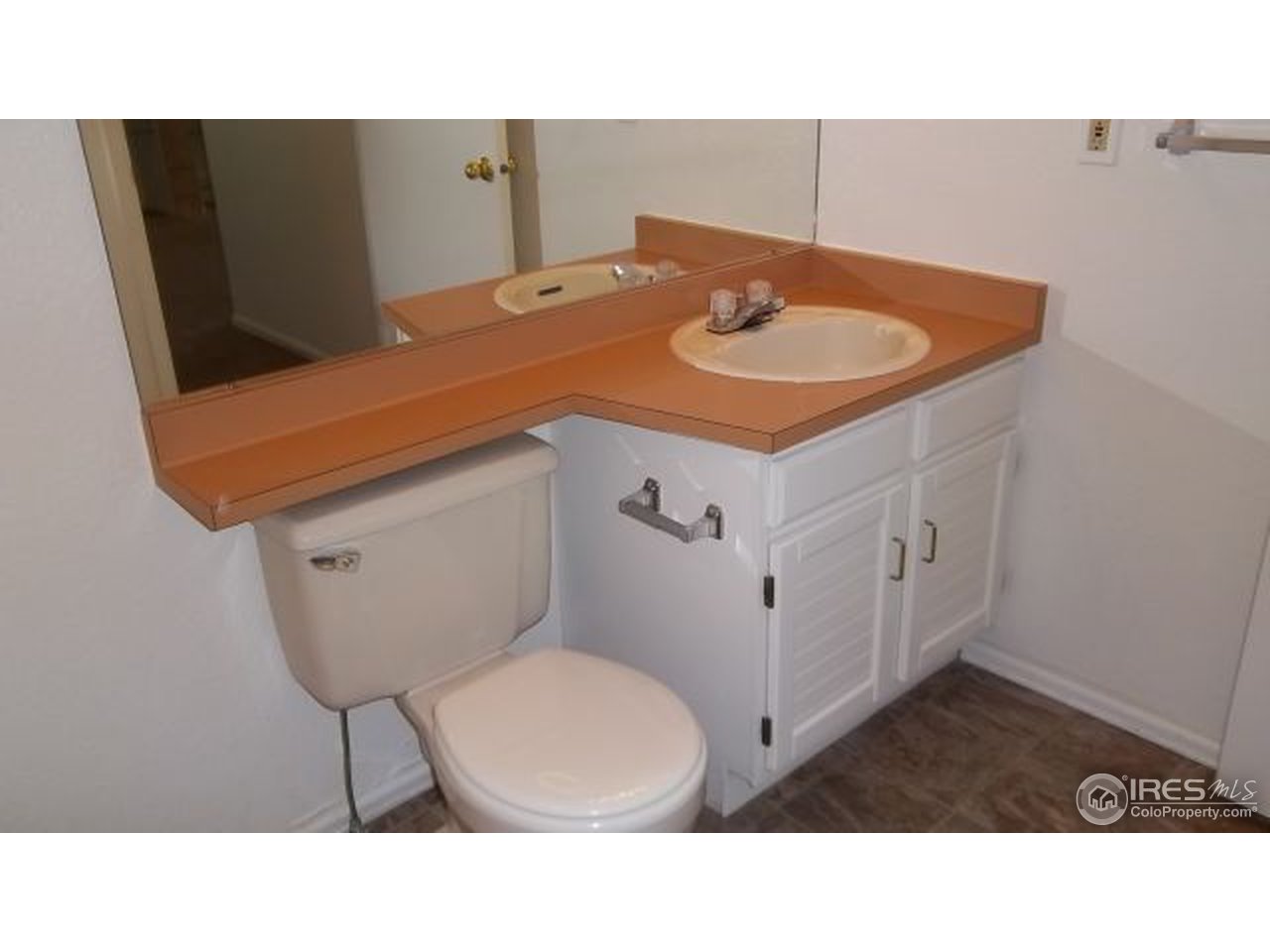 5046 Buckingham Road, Unit 6 Boulder, CO 80301 - Photo 14 of 23 Main level powder room