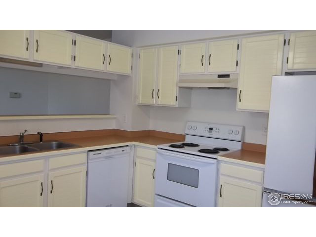 5046 Buckingham Road, Unit 6 Boulder, CO 80301 - Photo 8 of 23 Large kitchen