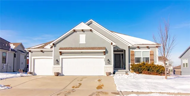 $565,000 | 520 Southeast David Road, Lee's Summit, MO 64082