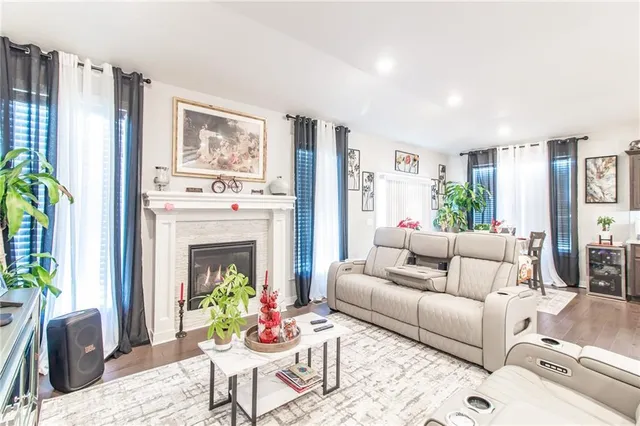 $565,000 | 520 Southeast David Road, Lee's Summit, MO 64082