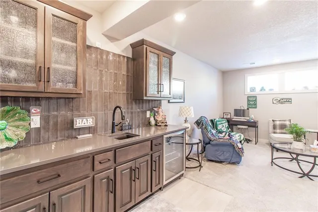 $565,000 | 520 Southeast David Road, Lee's Summit, MO 64082