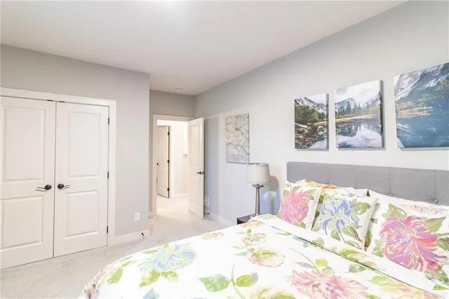 $565,000 | 520 Southeast David Road, Lee's Summit, MO 64082