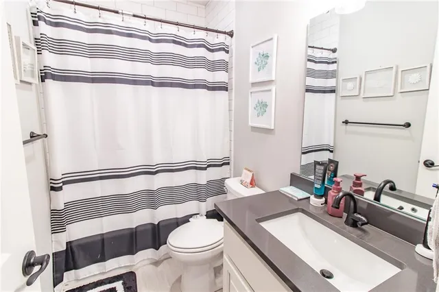 $565,000 | 520 Southeast David Road, Lee's Summit, MO 64082