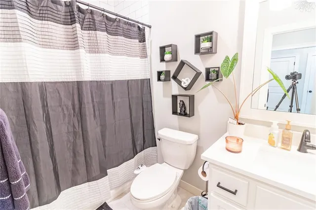 $565,000 | 520 Southeast David Road, Lee's Summit, MO 64082