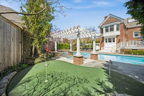 $3,995,000 | 800 Bryant Avenue, Winnetka, IL 60093
