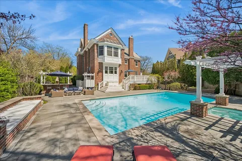 $3,995,000 | 800 Bryant Avenue, Winnetka, IL 60093