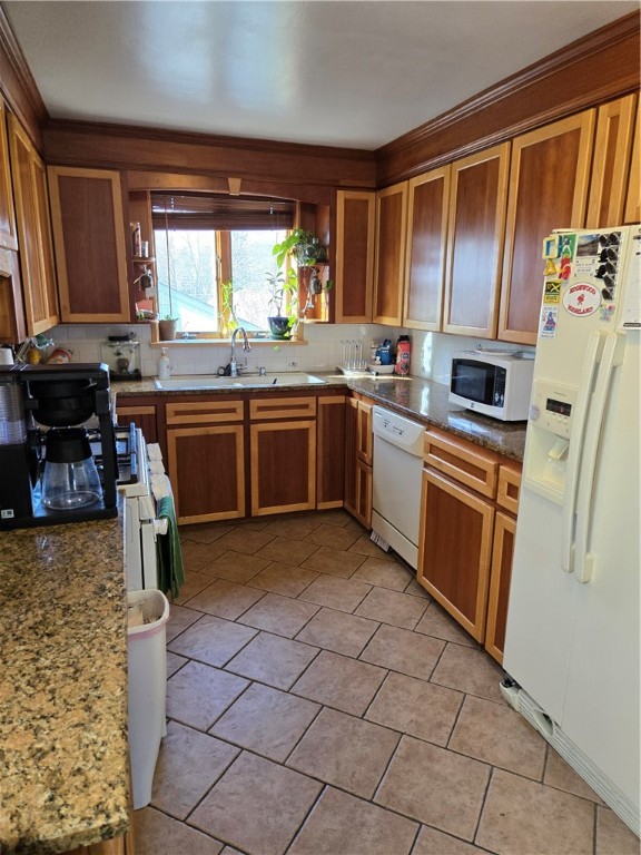 42 Netherlands Avenue Cranston, RI 02905 - Photo 12 of 39