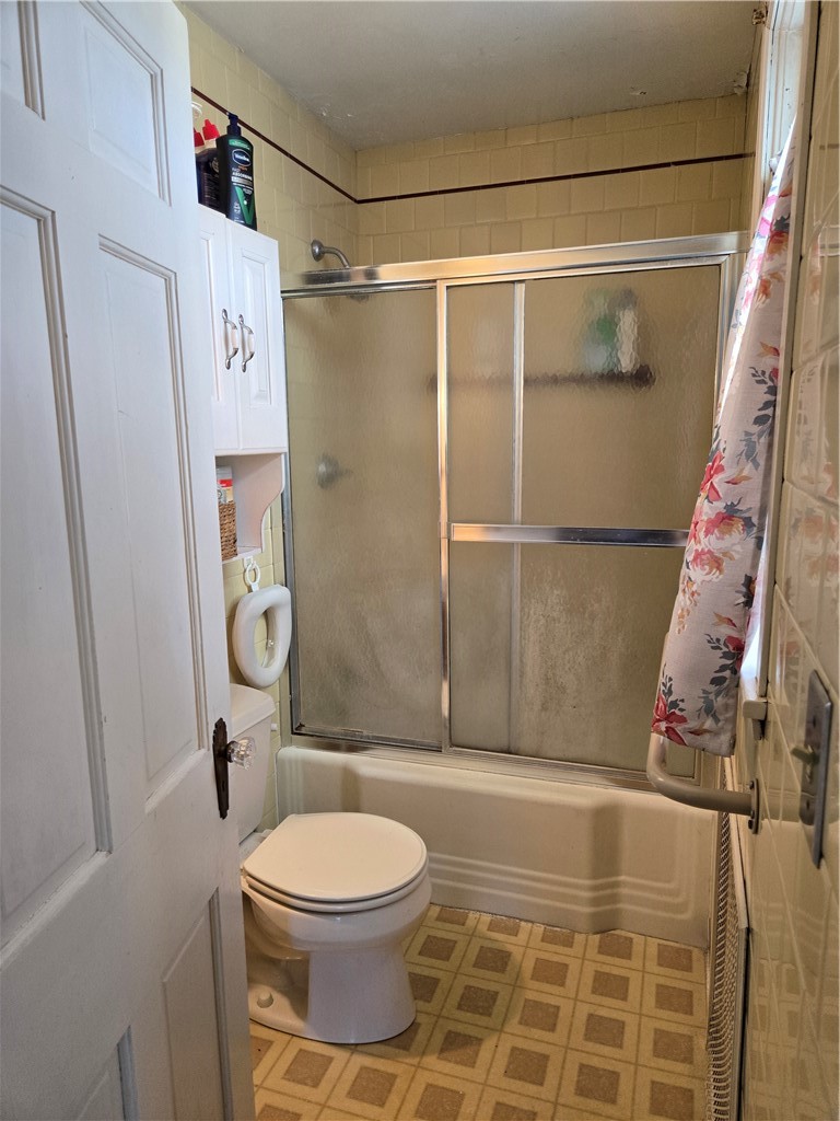 42 Netherlands Avenue Cranston, RI 02905 - Photo 7 of 39