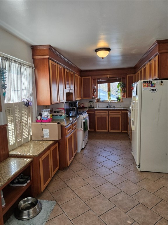 42 Netherlands Avenue Cranston, RI 02905 - Photo 9 of 39