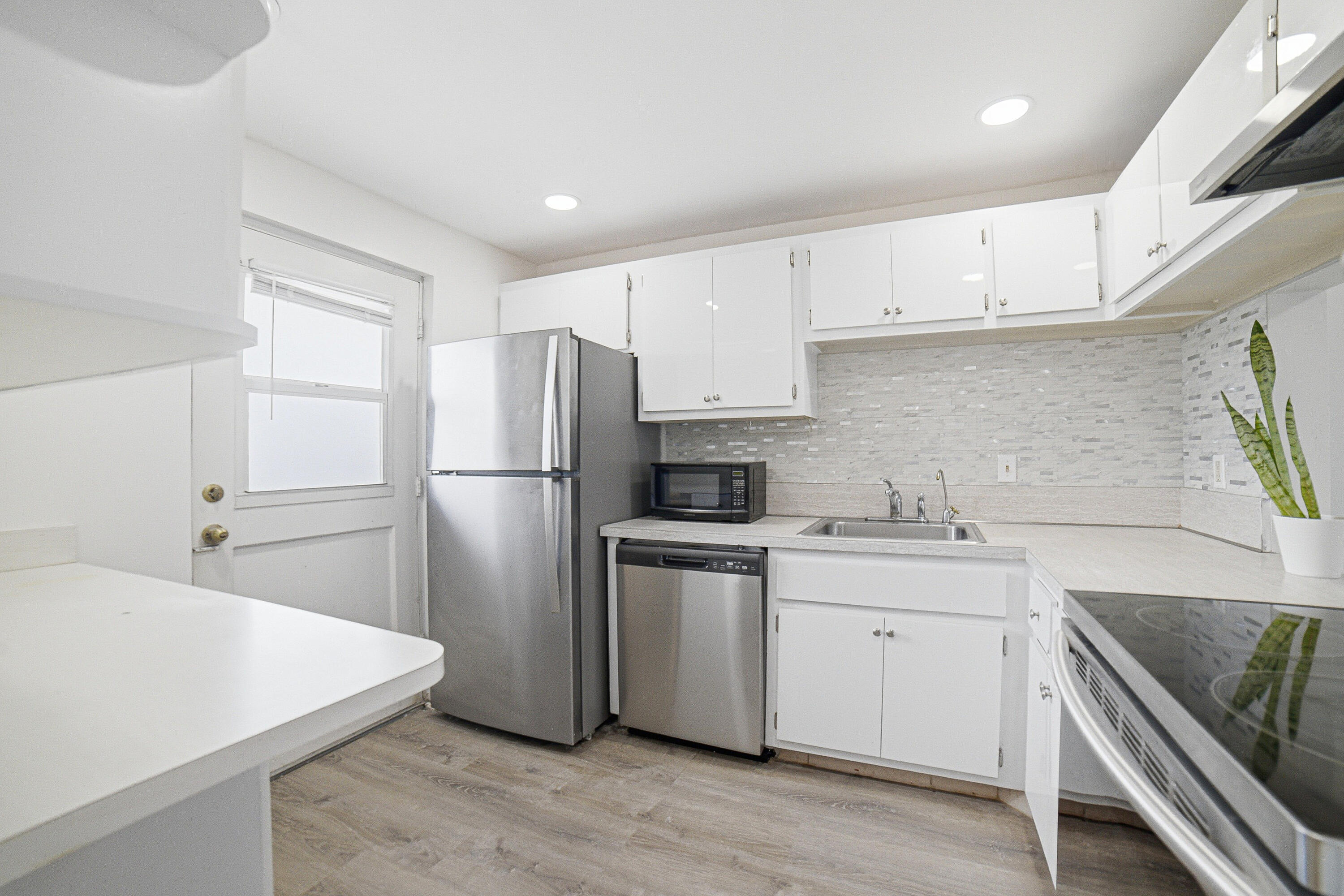 5700 Northwest 2nd Avenue, Unit 705 Boca Raton, FL 33487 - Photo 6 of 26 Kitchen