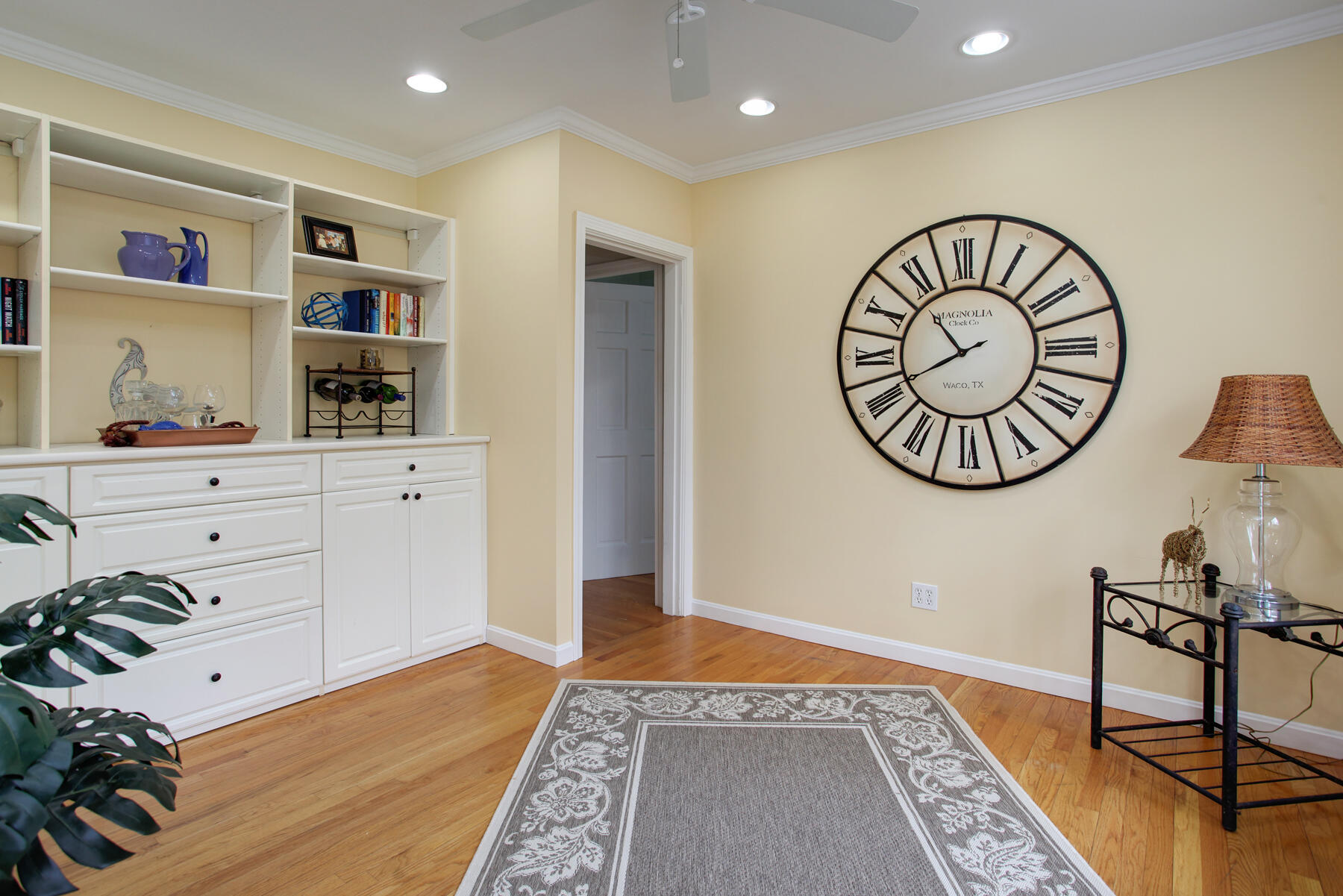 321 Tower Hill Road Osterville, MA 02655 - Photo 26 of 43 a view of a hallway with furniture