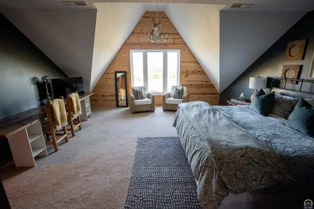 $3,099,995 | 5721 Northwest Humphrey Road, Topeka, KS 66618