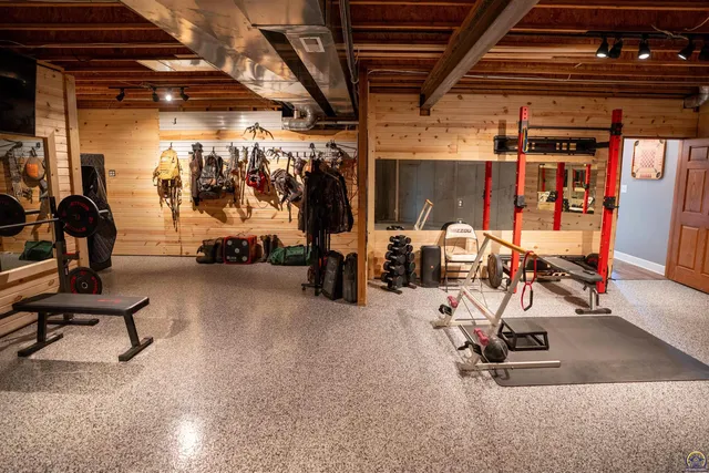 $3,099,995 | 5721 Northwest Humphrey Road, Topeka, KS 66618