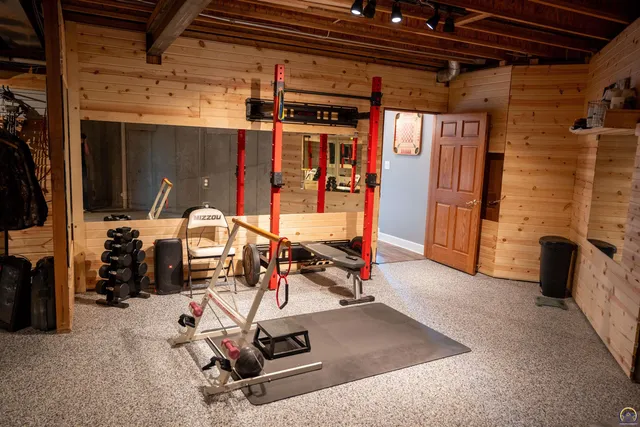 $3,099,995 | 5721 Northwest Humphrey Road, Topeka, KS 66618