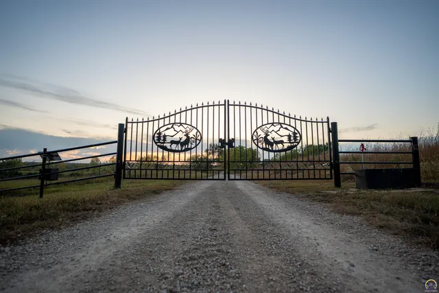 $3,099,995 | 5721 Northwest Humphrey Road, Topeka, KS 66618