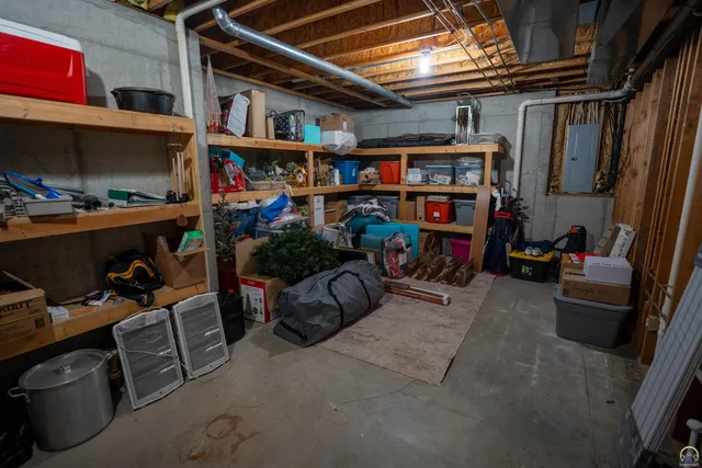 $3,099,995 | 5721 Northwest Humphrey Road, Topeka, KS 66618