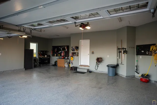 $3,099,995 | 5721 Northwest Humphrey Road, Topeka, KS 66618