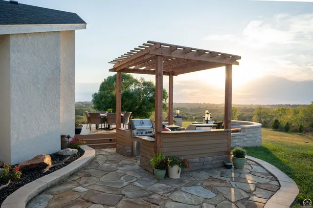 $3,099,995 | 5721 Northwest Humphrey Road, Topeka, KS 66618