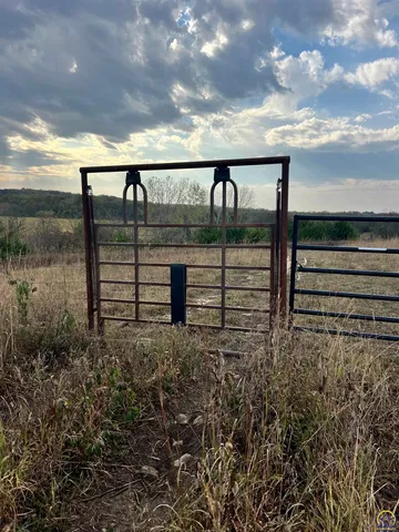 $3,099,995 | 5721 Northwest Humphrey Road, Topeka, KS 66618