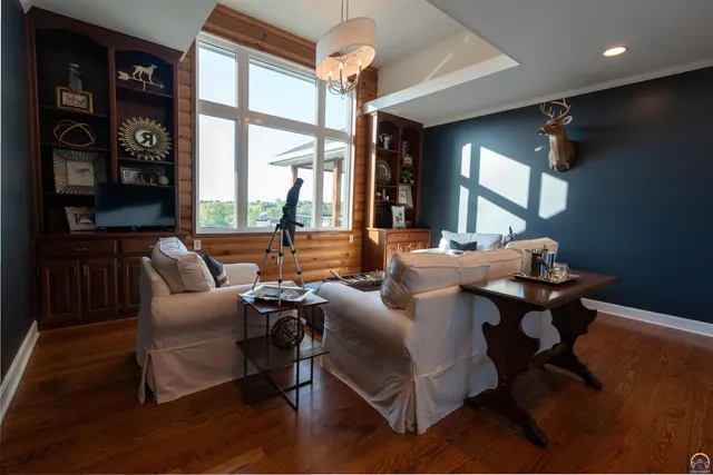 $3,099,995 | 5721 Northwest Humphrey Road, Topeka, KS 66618