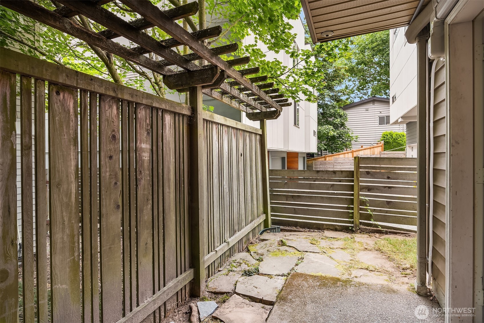 3300 B West Government Way Seattle, WA 98199 - Photo 19 of 23