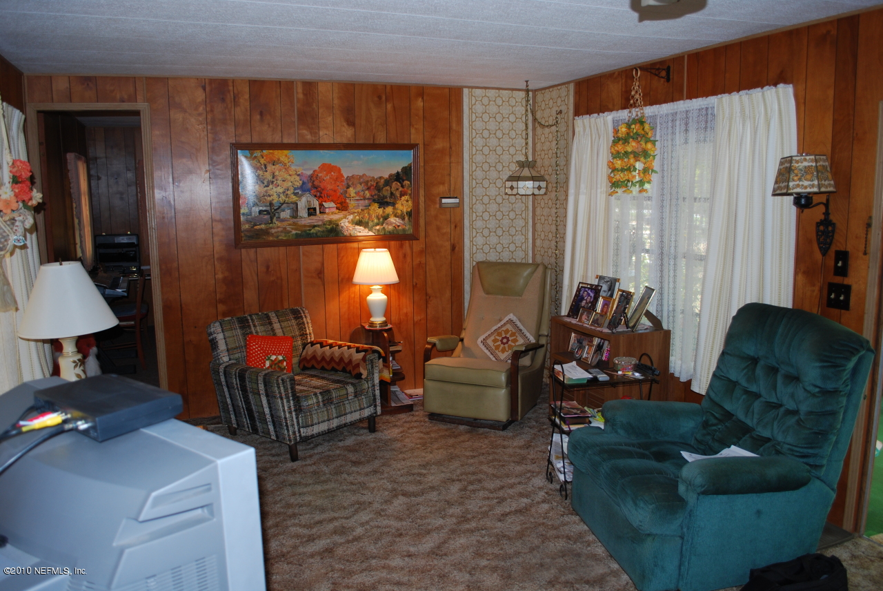7991 Floral Ridge Circle Keystone Heights, FL 32656 - Photo 12 of 12 Living room view