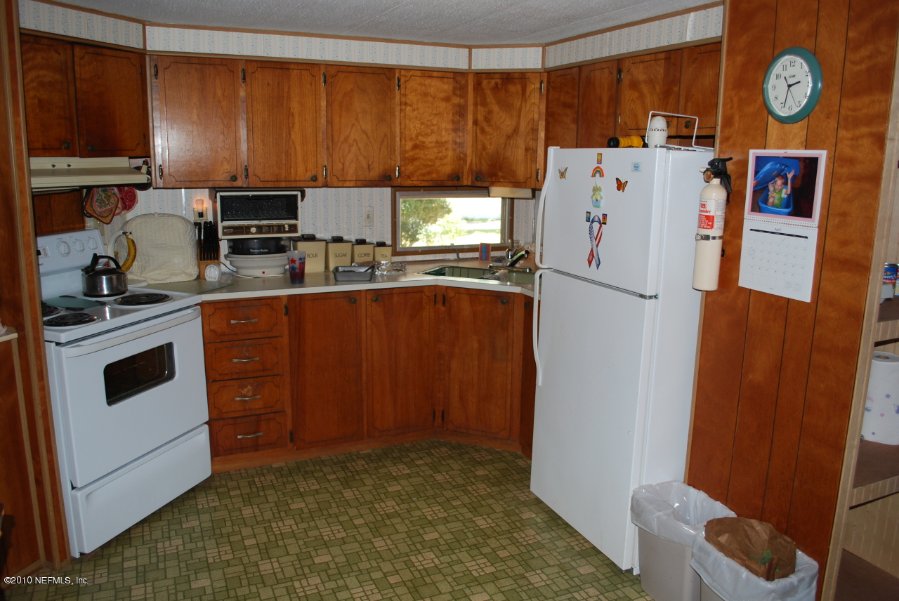 7991 Floral Ridge Circle Keystone Heights, FL 32656 - Photo 8 of 12 kitchen view