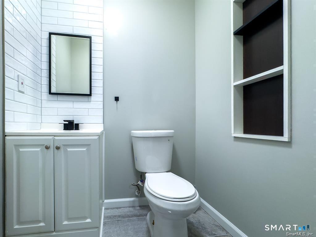 23 Lake Street Waterbury, CT 06708 - Photo 6 of 17 Gallery Image 6