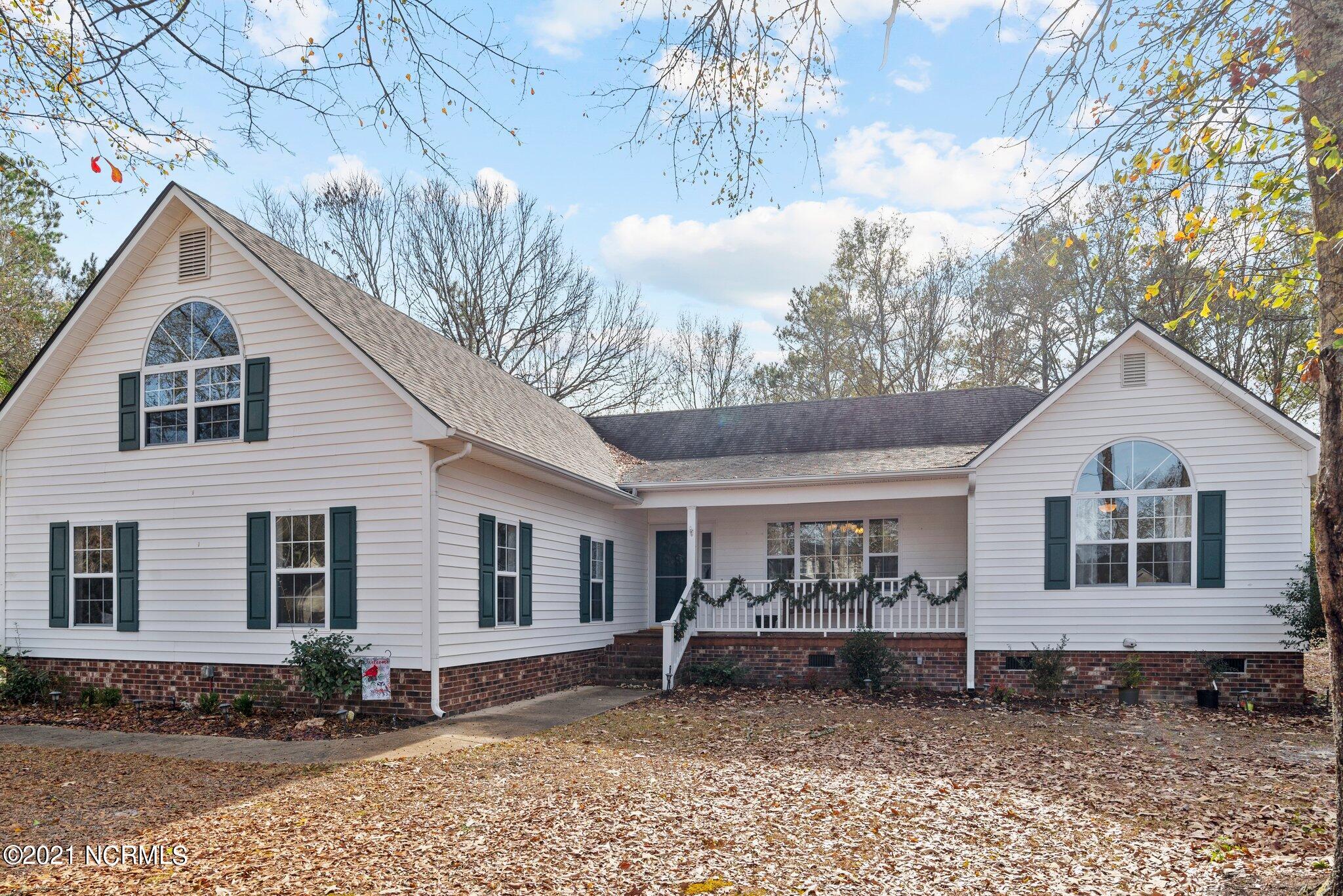 579 Deer Run Road New Bern, NC 28562 - Photo 1 of 39 1-web-or-mls-COX_8523