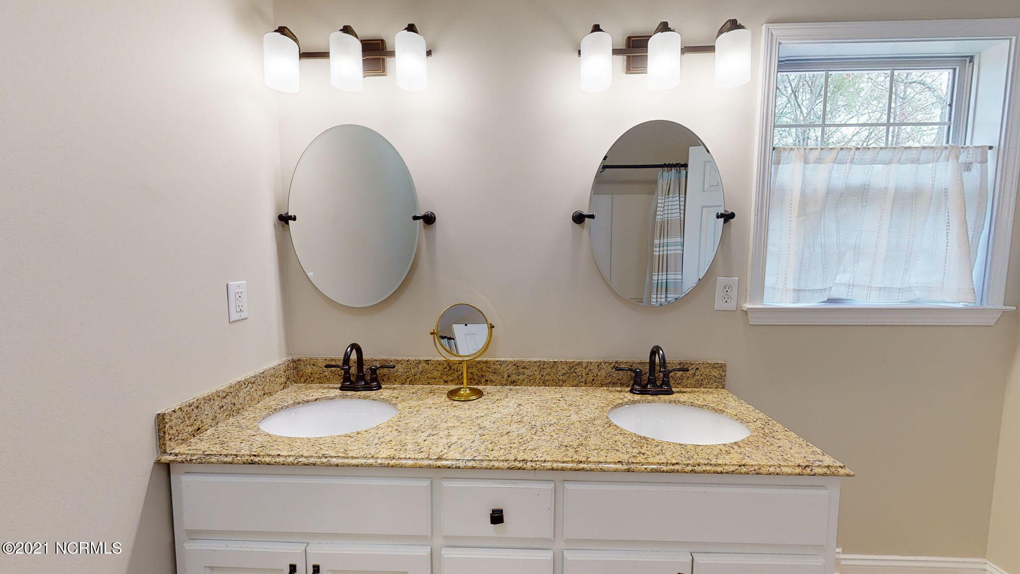 579 Deer Run Road New Bern, NC 28562 - Photo 19 of 39 31-web-or-mls-579-Deer-Run-Rd-New-Bern-N