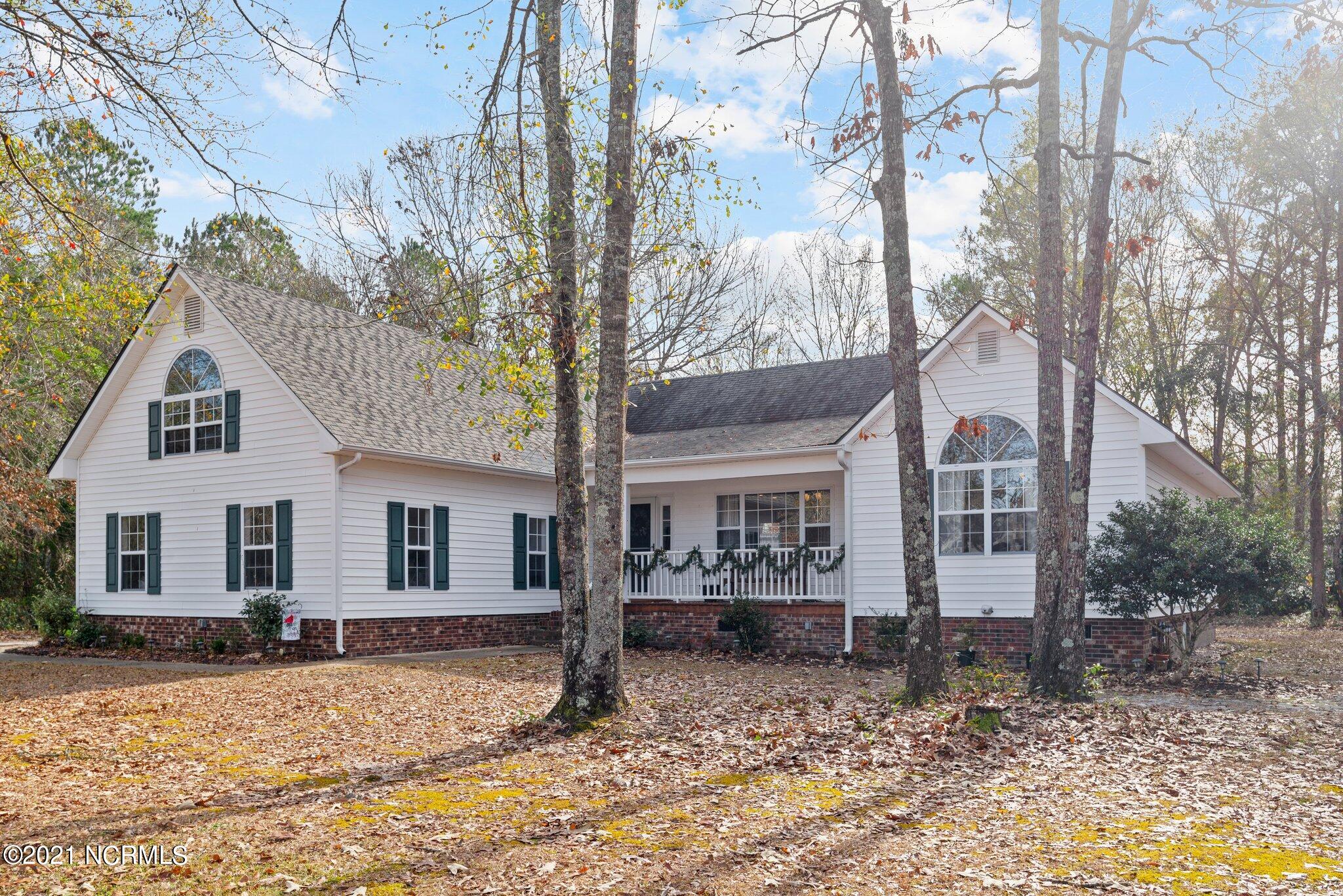579 Deer Run Road New Bern, NC 28562 - Photo 2 of 39 2-web-or-mls-COX_8524