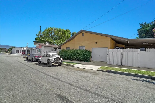 a view of an outdoor space