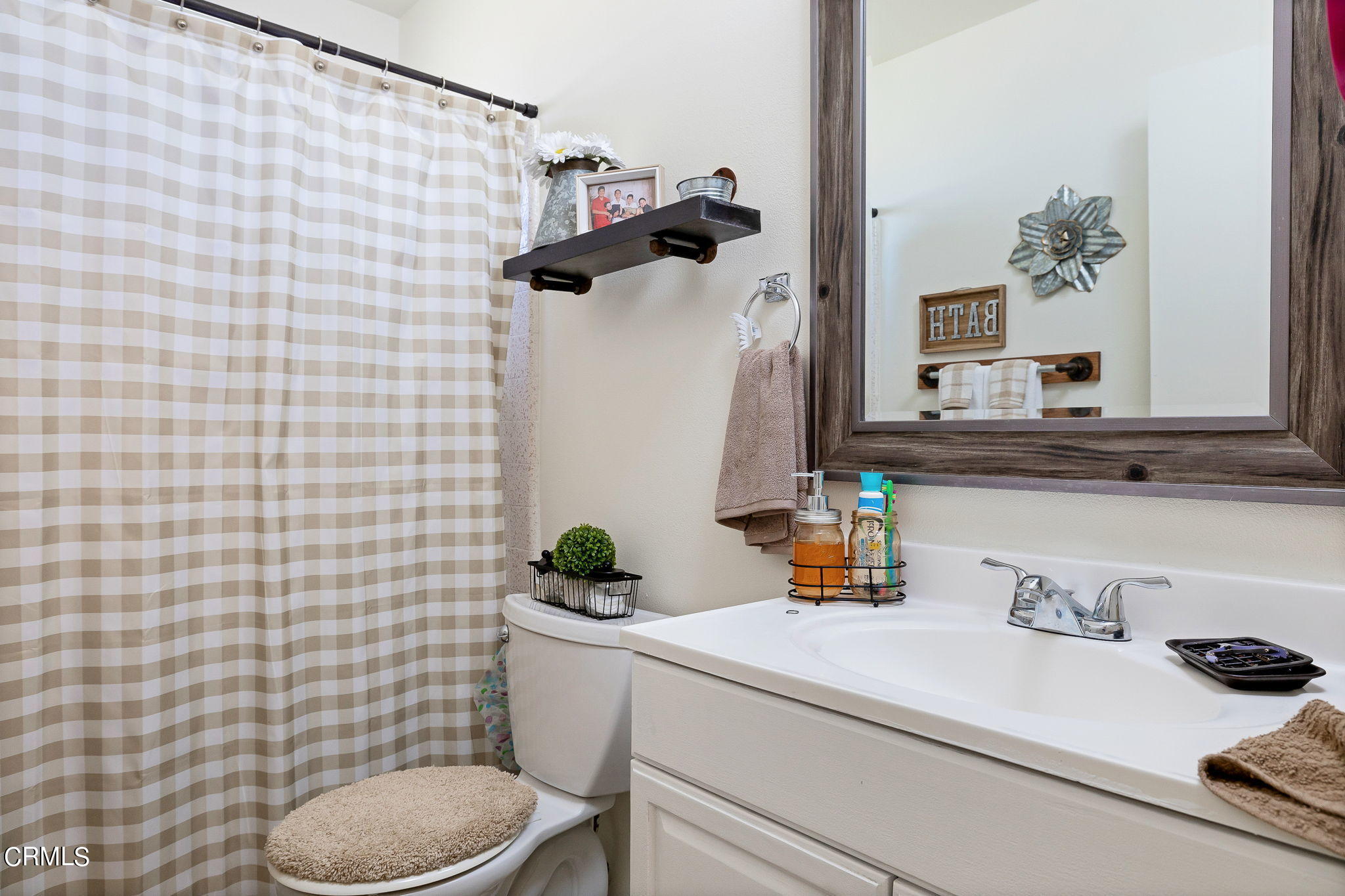 921 North M Street Oxnard, CA 93030 - Photo 15 of 32 Full Bath en suite to Bedroom 1 Unit A