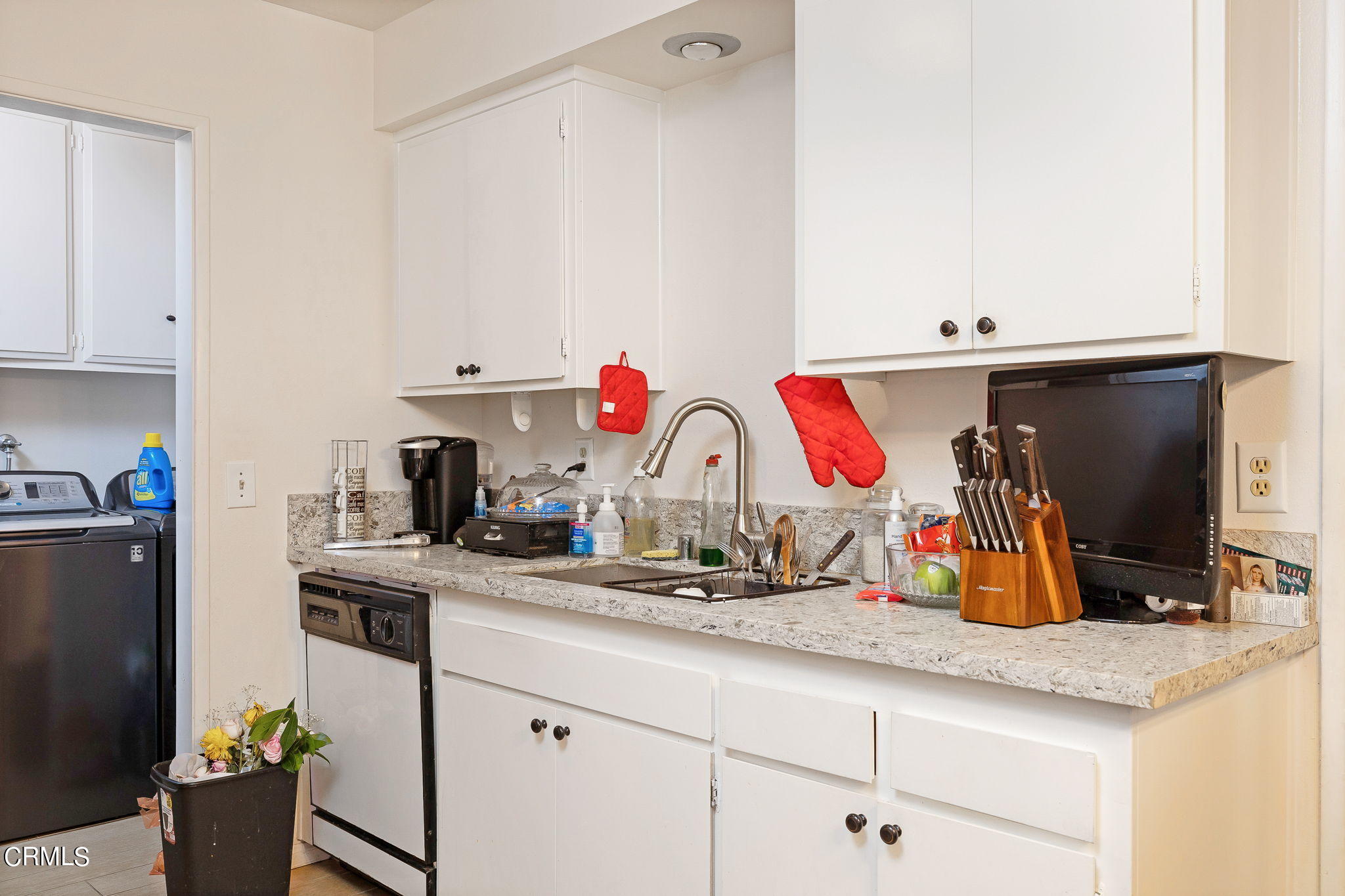 921 North M Street Oxnard, CA 93030 - Photo 22 of 32 Kitchen Unit B