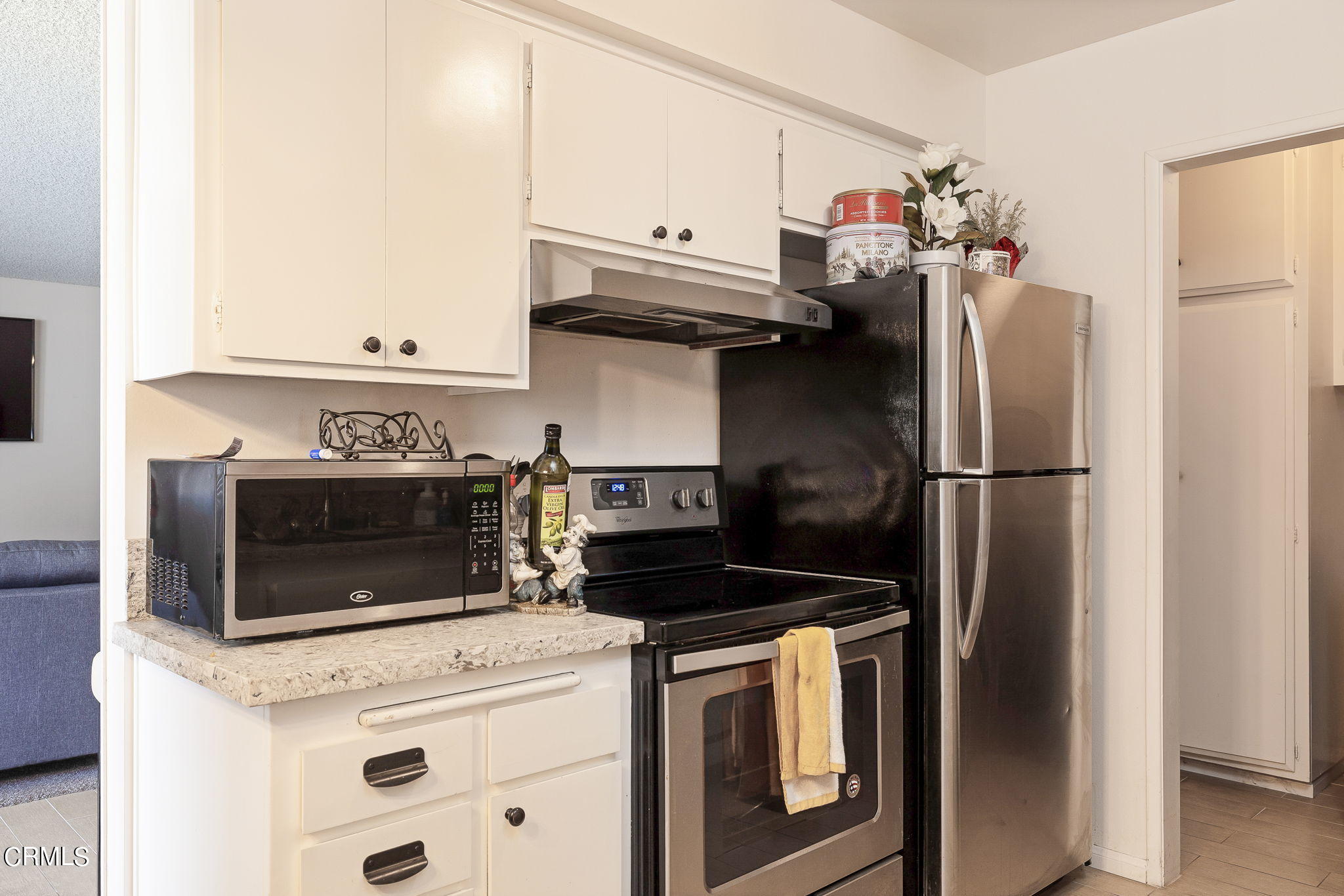 921 North M Street Oxnard, CA 93030 - Photo 23 of 32 Kitchen Unit B