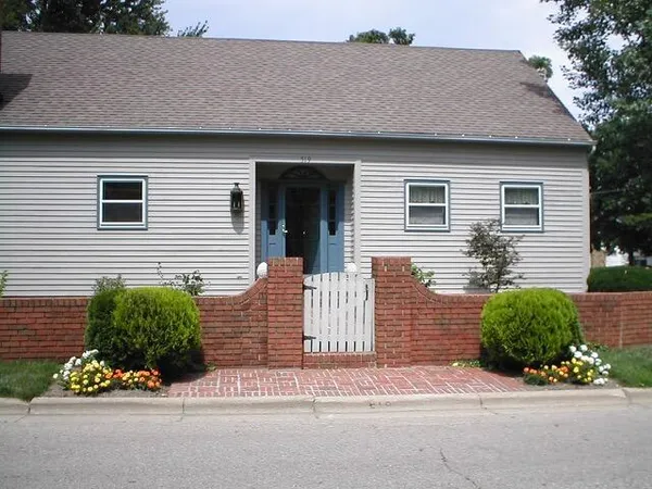 $525,000 | 519 East Spruce Street, Marshall, MI 49068