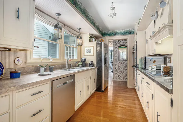 $525,000 | 519 East Spruce Street, Marshall, MI 49068