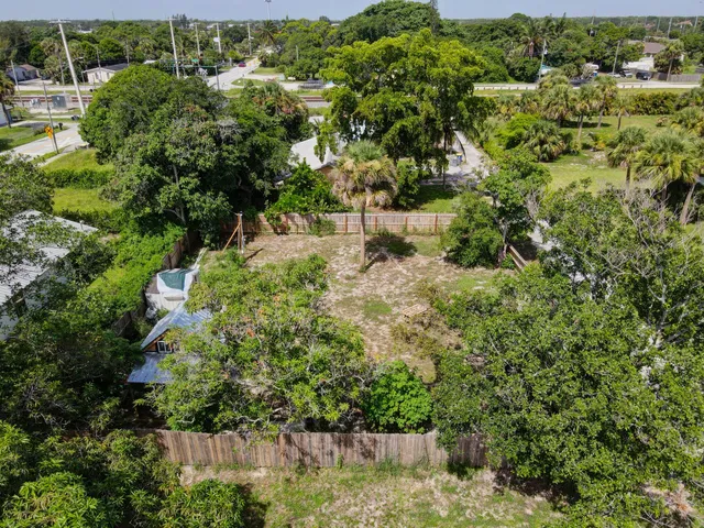 a view of a garden with lawn chairs
